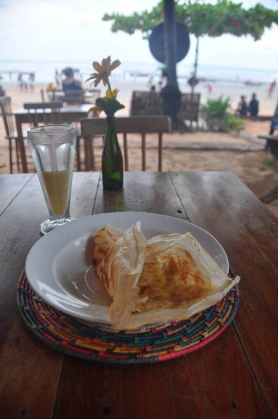 Delicioso crepe de Banana e suco de uva com água de coco, em Jericoacoara - CE